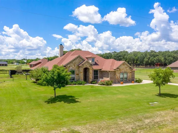 135 Lavender Ln, Springtown, TX 76082