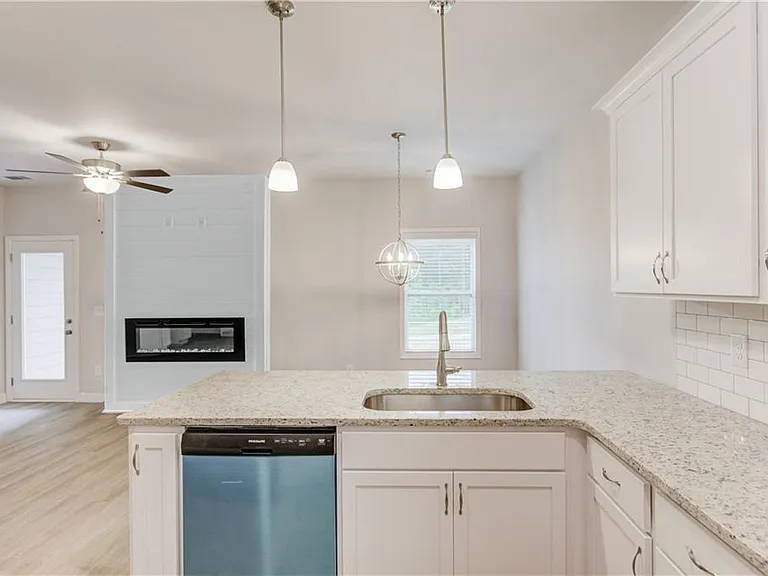 6408 Pine Station Dr — Photo 10