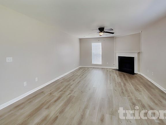 2nd image of 1402 Weston Ln