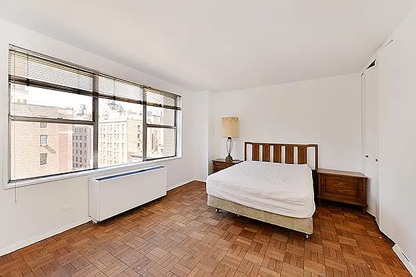 Sold by R New York | media 13