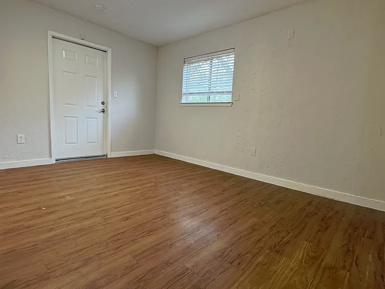 1209 N Roberson St #1 — Photo 8