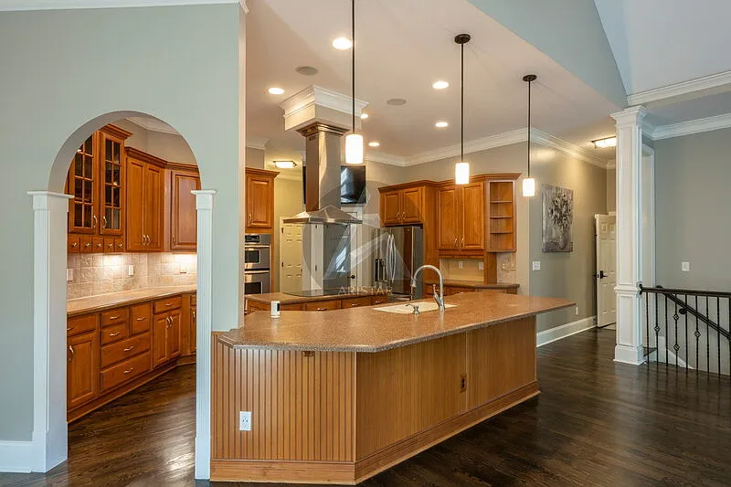 6 bed, 5.5 bath, 7154 sqft, $6,750 — Photo 4
