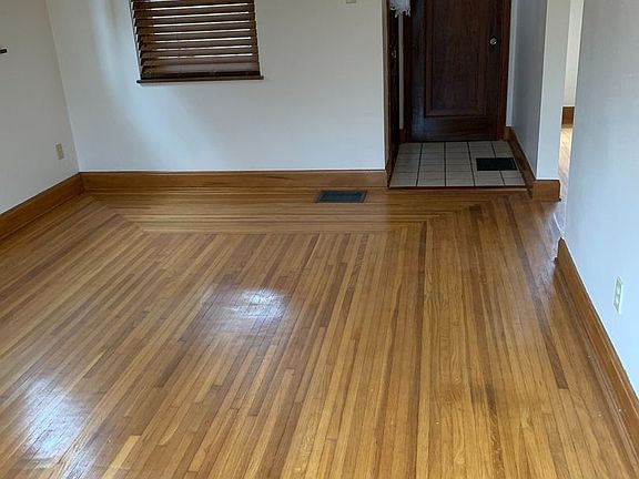 3rd image of 3207 Stanhope Ave