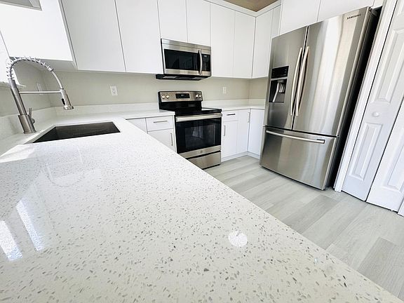 4th image of 2623 SE 15th Pl #186