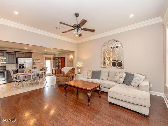 4th image of 225 Oak Hill Ln
