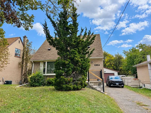 6964 Justine Dr, Mississauga, ON L4T 1M3