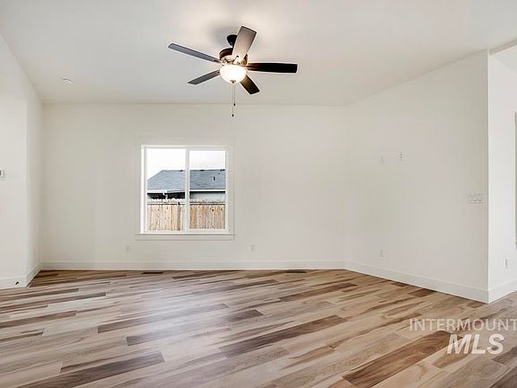 4th image of 420 Sunny Ln
