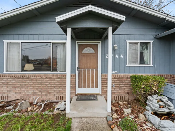 2744 Merriman Rd, Medford, OR 97501