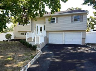 3 Adams Ave, Selden, NY 11784