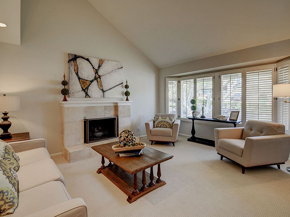 Welcome to Estanciero Drive!