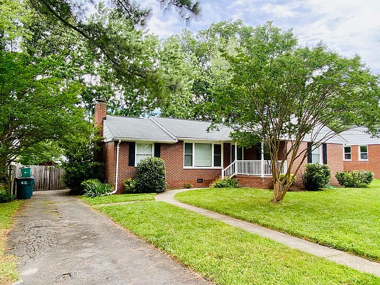 2210 Manlyn Rd — Photo 3