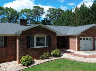 204 Windsor Park Dr, Dobson, NC 27017