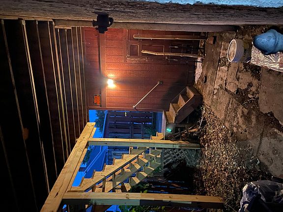 2nd image of 215 Hobart St