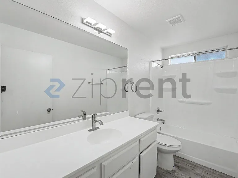 927 Freeman Ave — Photo 14