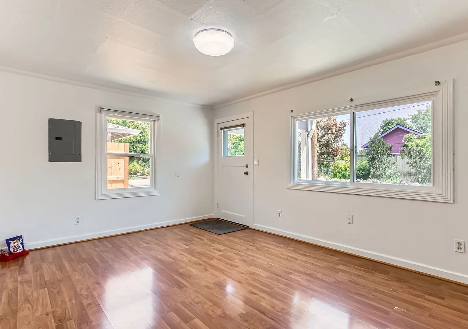 2 Bedroom Cottage — Photo 4