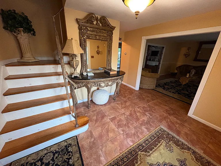 30 Dumond Pl — Photo 3