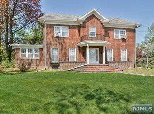 662 Queen Anne Rd, Teaneck, NJ 07666