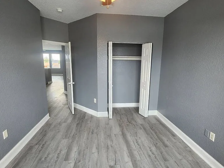 328 Dundee Dr — Photo 45
