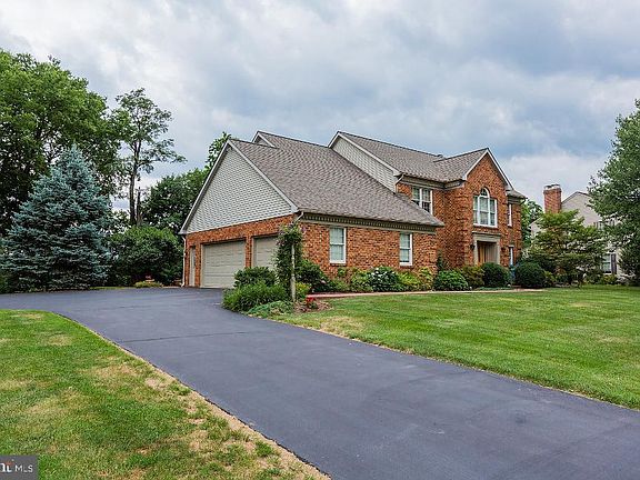 4th image of 355 Locust Ln