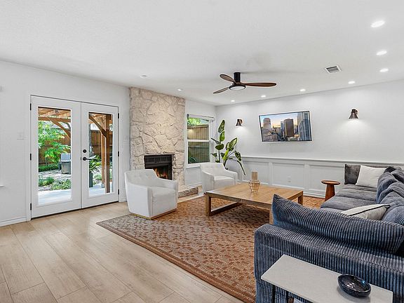 3rd image of 709 Russet Valley Dr