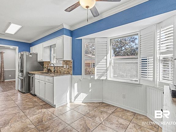 5th image of 6017 Laurel Wood Ct