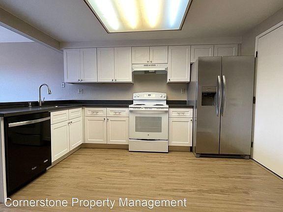 4th image of 743 Creekland Cir