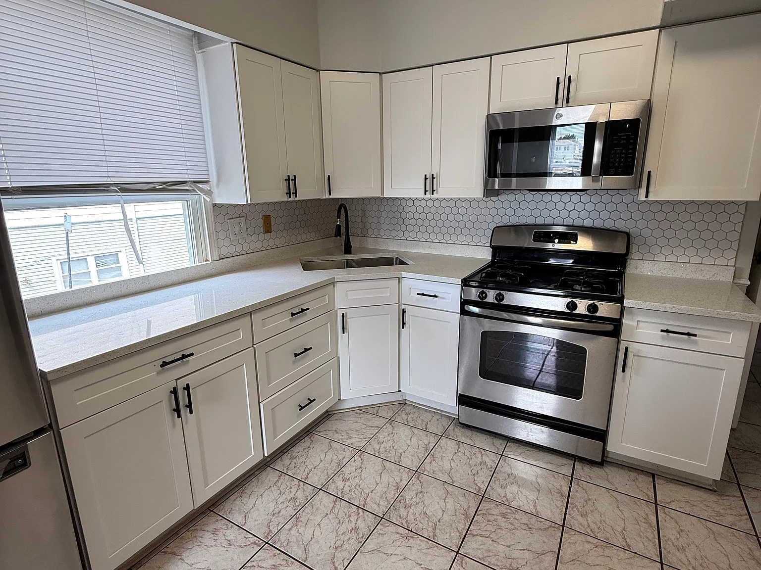 2054 N Laramie Ave — Photo 1