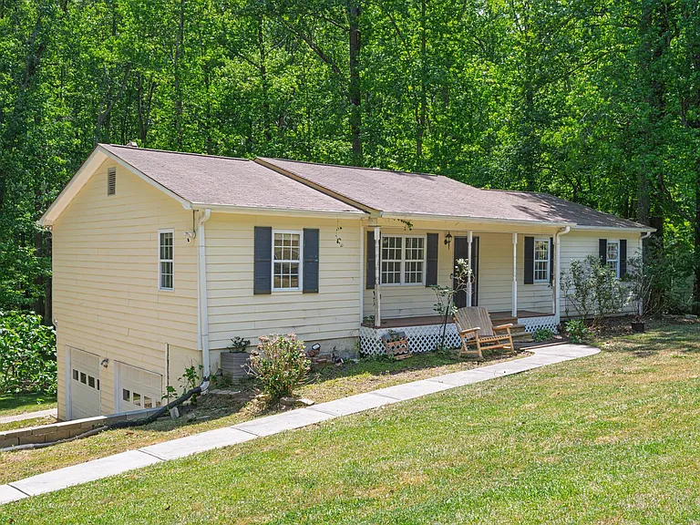 170 N Fayette Ct — Photo 3