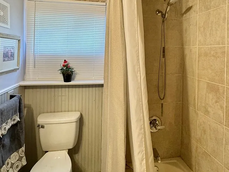 1521 Emma St #B — Photo 9