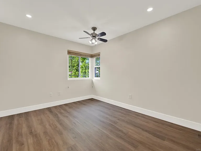 9395 Pipilo St — Photo 2