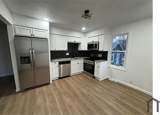 1st image of 101 W 6th St