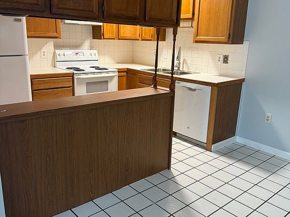 5th image of 1152 York St APT A