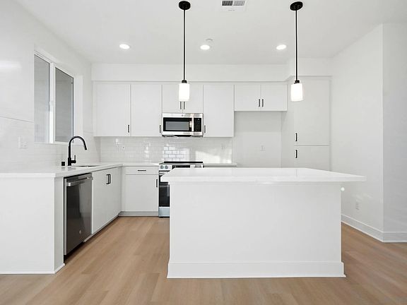 2nd image of 205 Sarina Ln