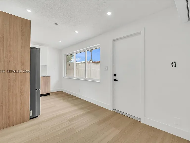 1611 NE 50th Ct #3 — Photo 2