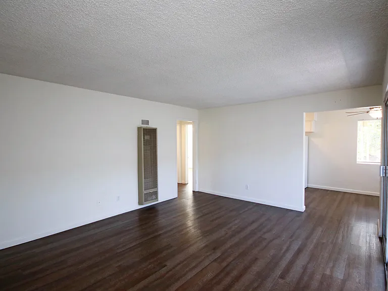896 Magnolia Ave #4 — Photo 3