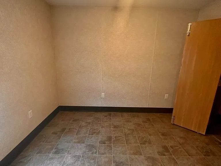1007 Turnpike Rd — Photo 3