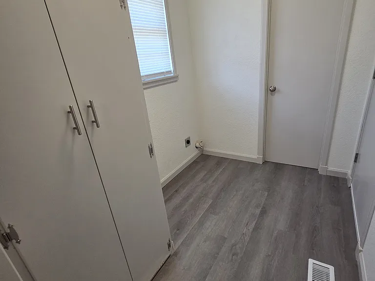717 E 56th Ave — Photo 13