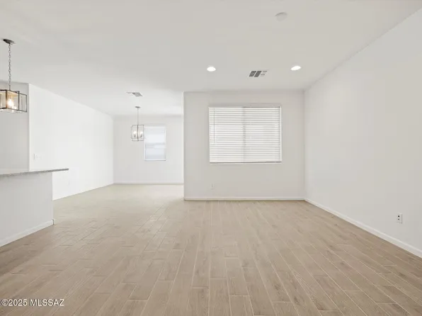 8283 S Cabari Mine Way, Tucson, AZ 85747