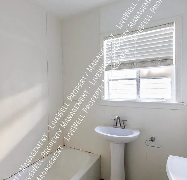 1306 Avenue R — Photo 15