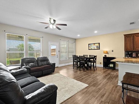 2nd image of 838 San Jacinto Cir