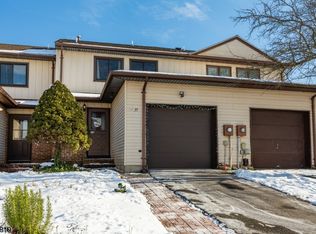 35 Saxonney Cir, Flemington, NJ 08822
