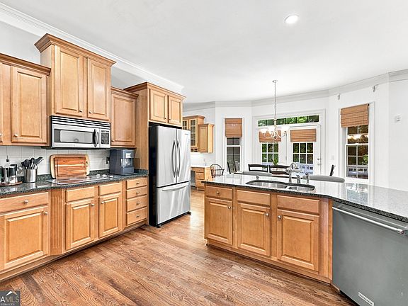 4th image of 4593 Montclair Cir