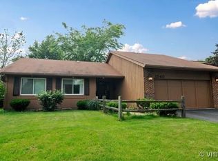 1540 N Pepper Tree Dr, Palatine, IL 60067