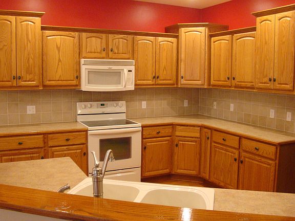 2nd image of 292 E Meadow Ln
