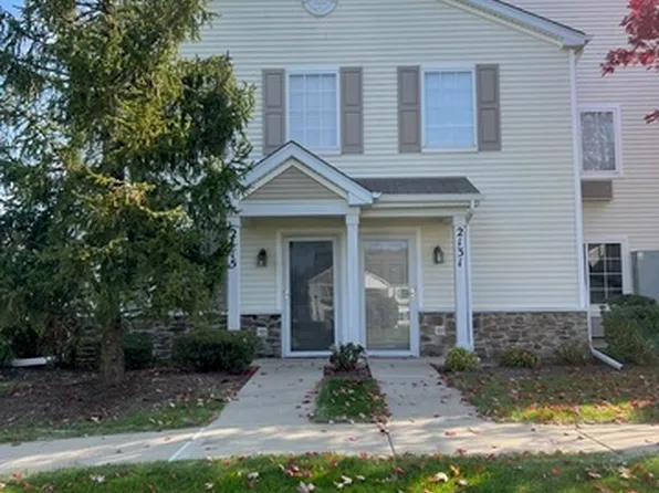 2115 Silverstone Dr #2115, Carpentersville, IL 60110