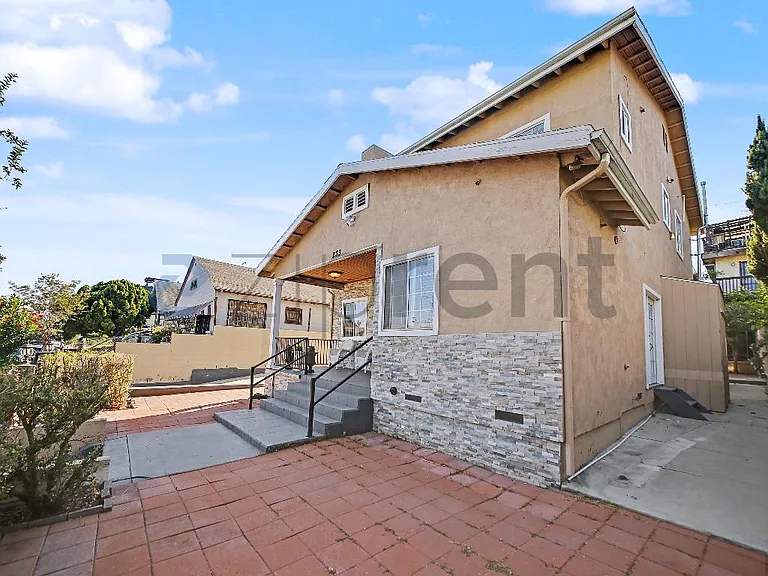 233 S Benton Way — Photo 5