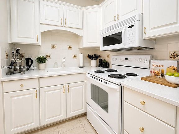 2nd image of 1520 McKinley St APT 216E