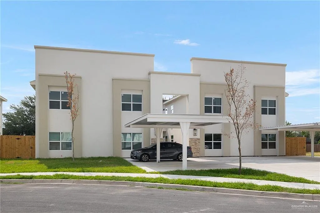 3 bed, 2.0 bath, 4250 sqft, $1,150 — Photo 1