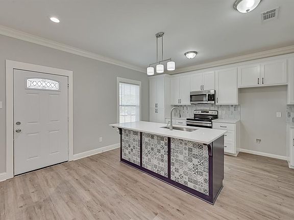 3rd image of 35 Shady Valley Ct