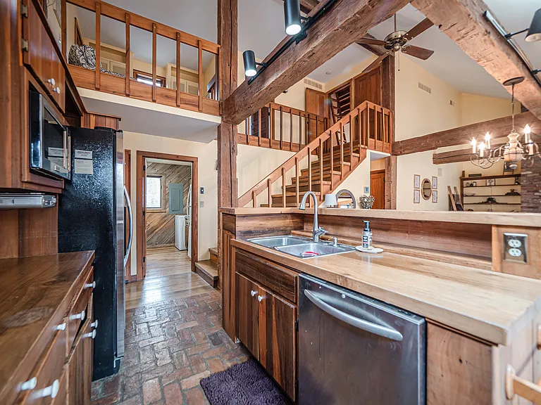 5725 Hartman Rd — Photo 7